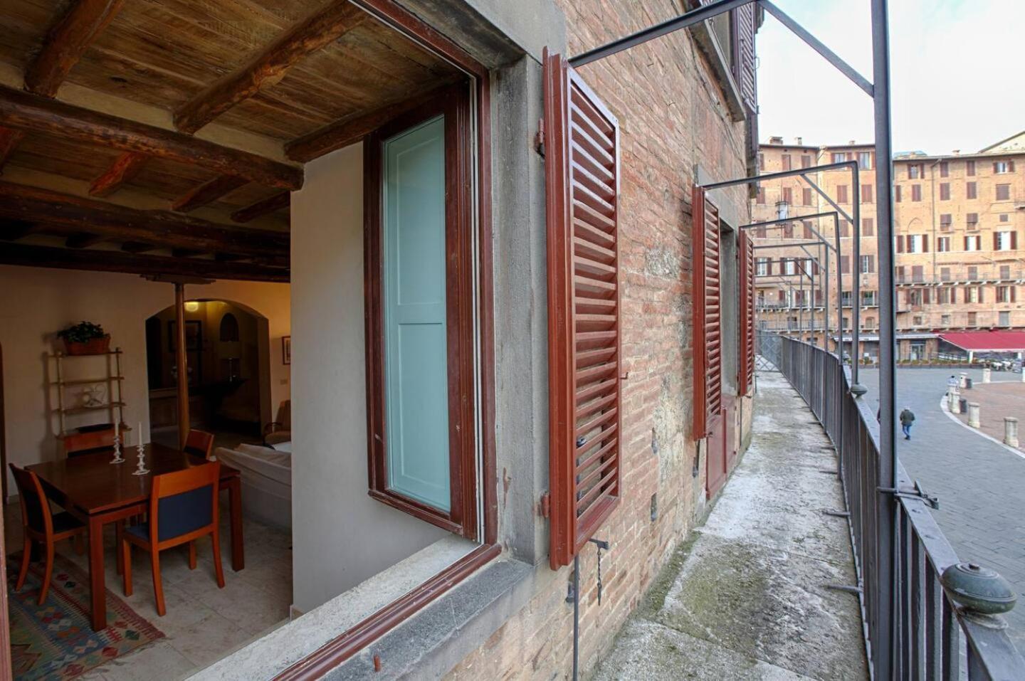 The Balcony Suite - Affaccio Su Piazza Del Campo Siena Exterior foto
